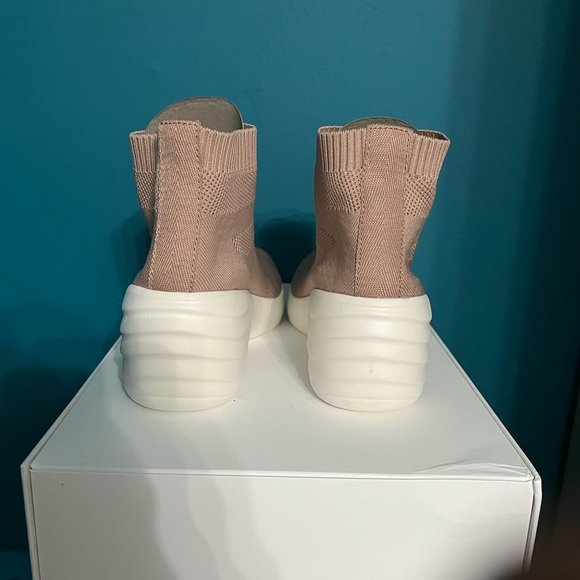 Brash Echo Blush Sneaker Booties - Size 7 - Picture 3 of 5